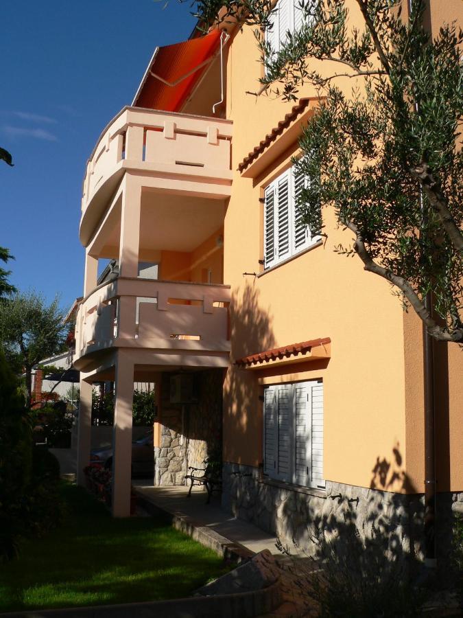 Apartman Ruza คิร์ก ภายนอก รูปภาพ