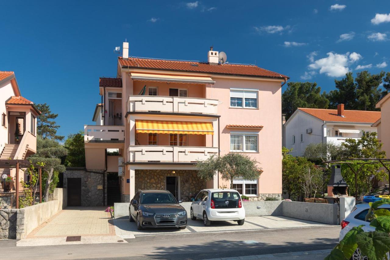 Apartman Ruza คิร์ก ภายนอก รูปภาพ