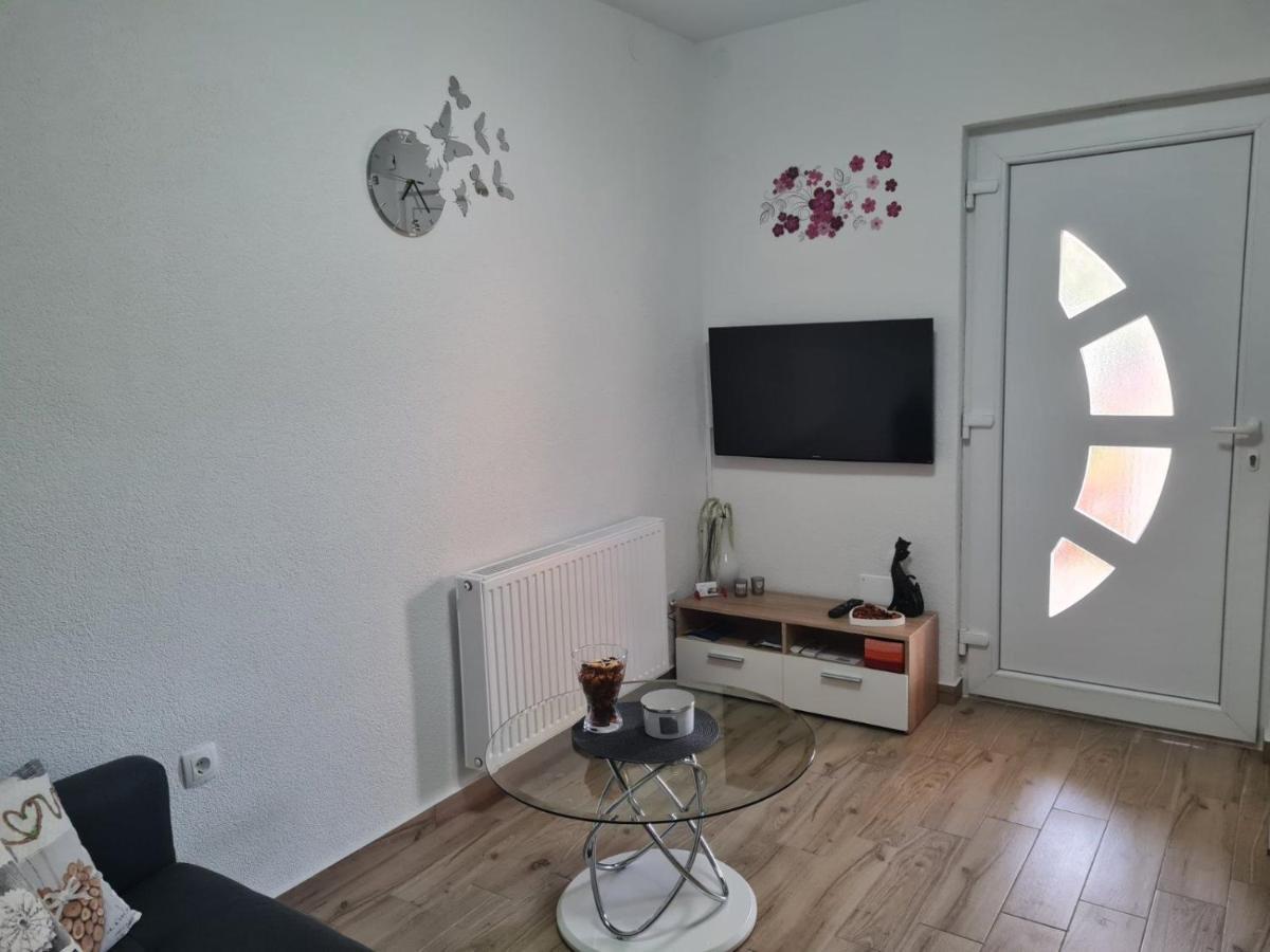 Apartman Ruza คิร์ก ภายนอก รูปภาพ