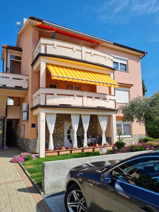 Apartman Ruza คิร์ก ภายนอก รูปภาพ