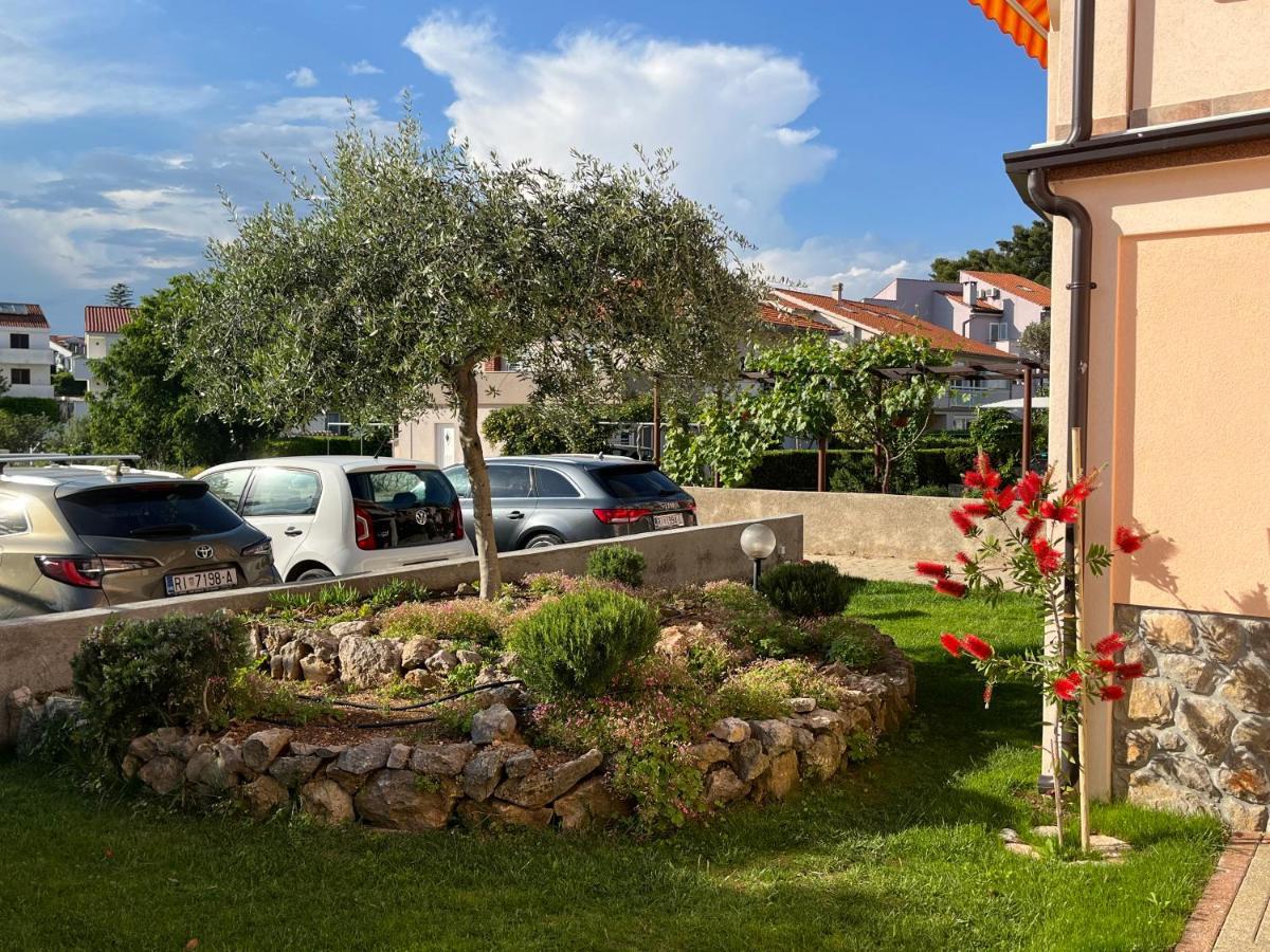 Apartman Ruza คิร์ก ภายนอก รูปภาพ