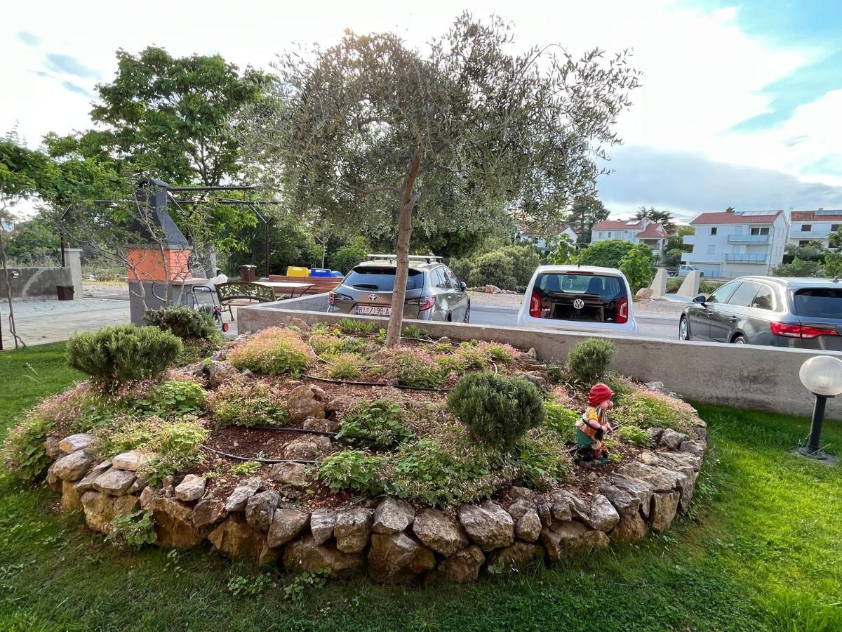 Apartman Ruza คิร์ก ภายนอก รูปภาพ