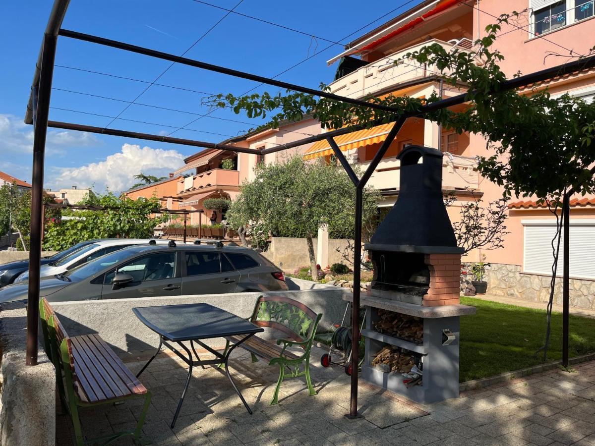 Apartman Ruza คิร์ก ภายนอก รูปภาพ
